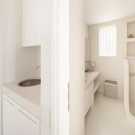 Golden View Villas Paros, Villa Daphne Chrisi Akti (Paros)